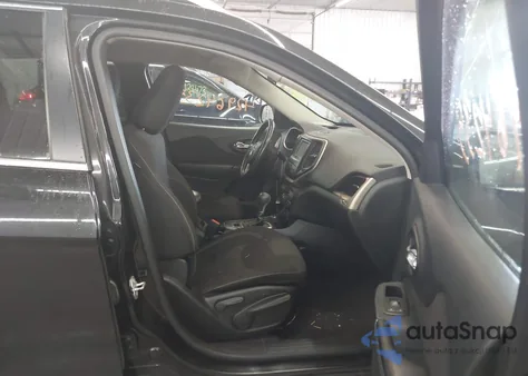 2016 Jeep Cherokee Latitude z USA, uszkodzony, nr VIN 1C4PJMCB8GW181789